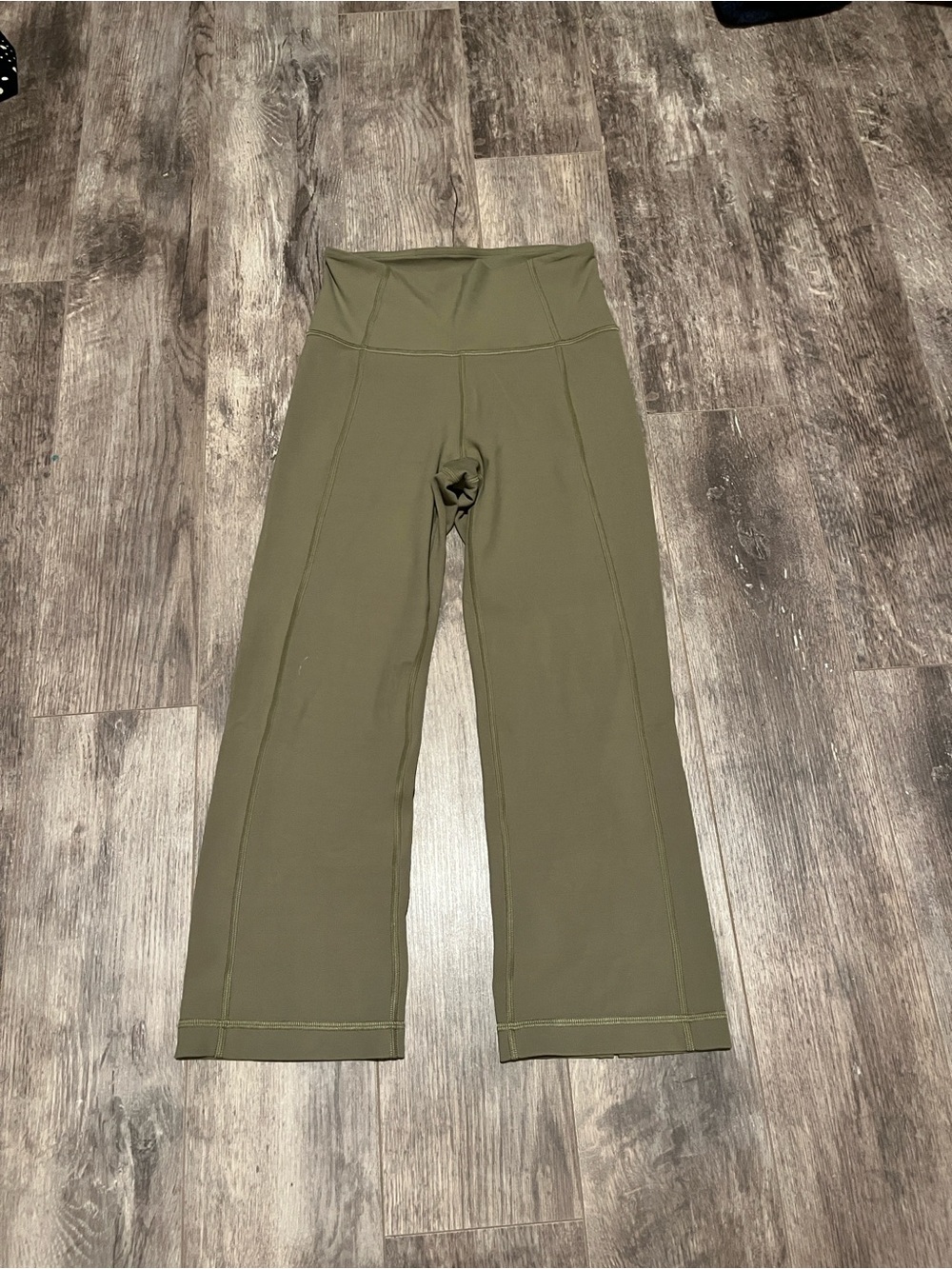 Lululemon Athletica Women’s Olive Green Flare Leggings NWOT 4
